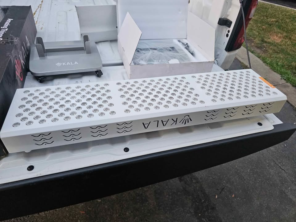 300 Dual-chip LEDs on the Kala Elite panel with side wave cooling vents